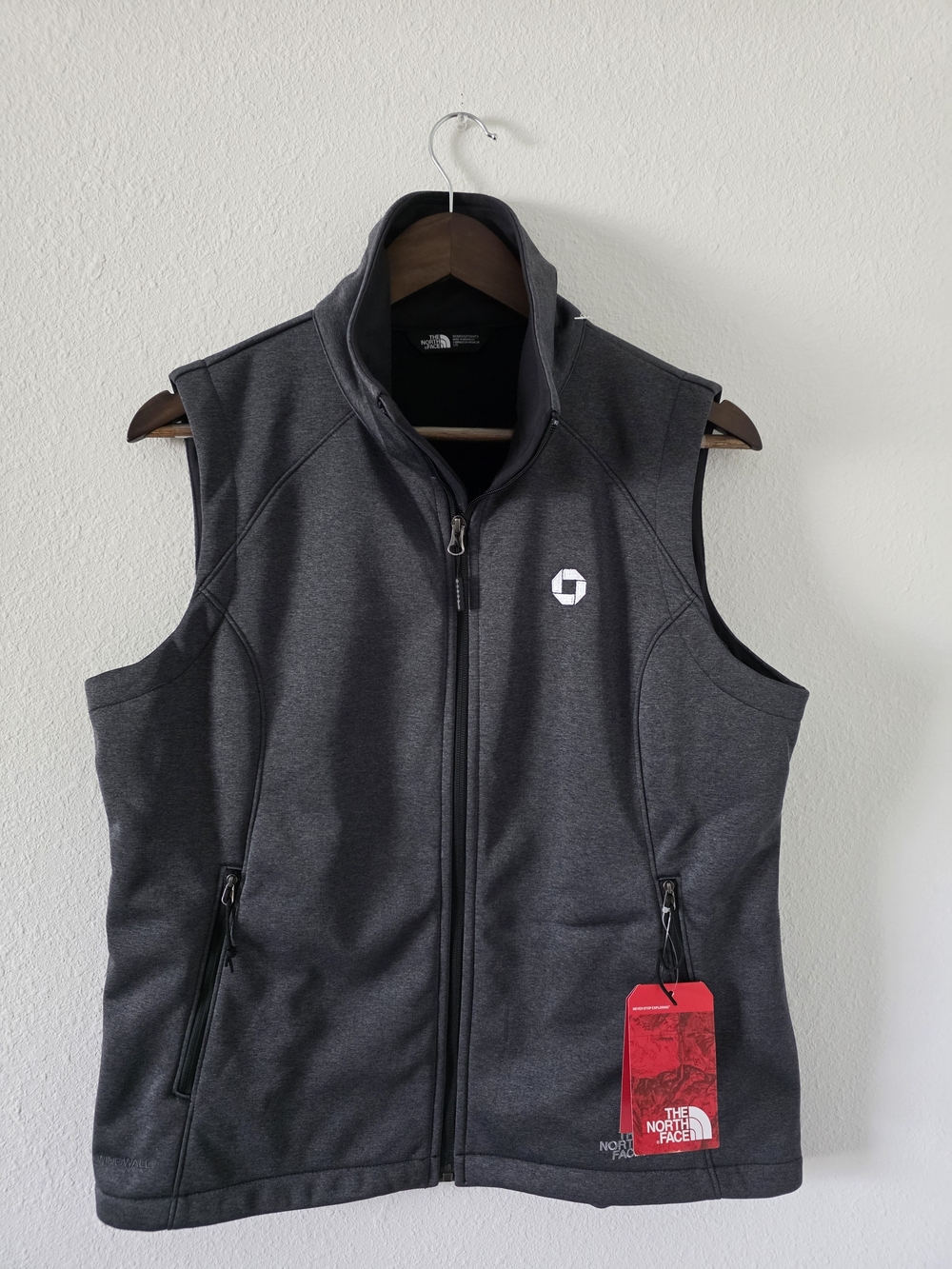 The North Face Men’s Charcoal Zip-Front Softshell Vest